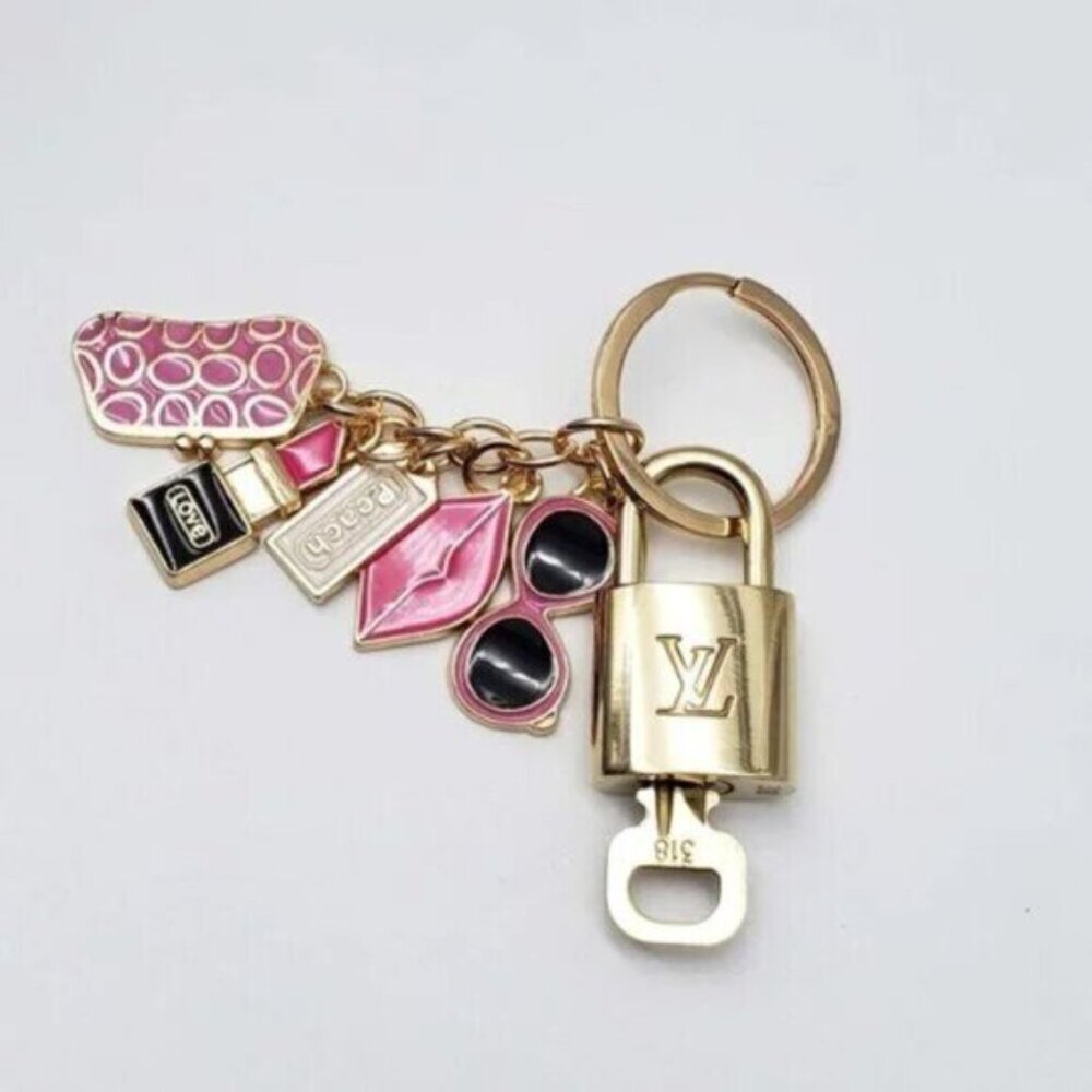 Authentic LV Gold Padlock & Key 🔑 Designer Bag Charm w/ Unbranded Keychain - Picture 6 of 7